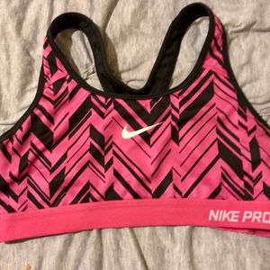 Pink Nike Sports BraM chevron